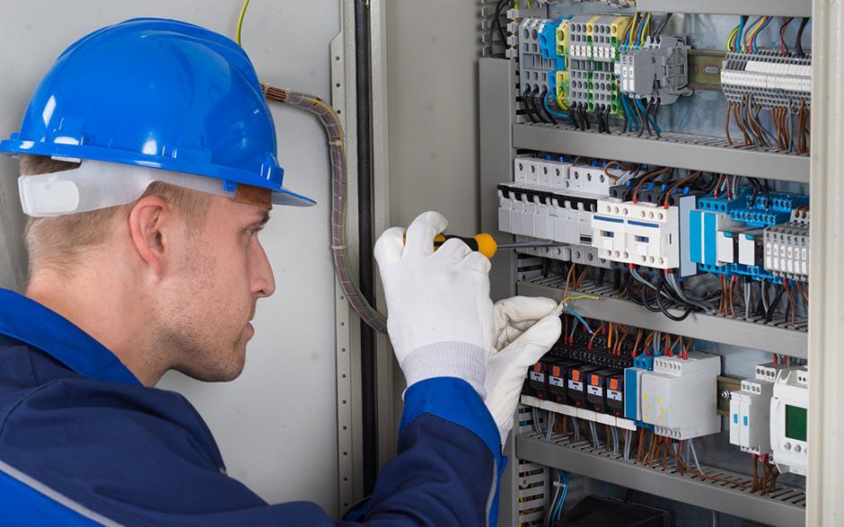 électricien dans le bâtiment Paris 1